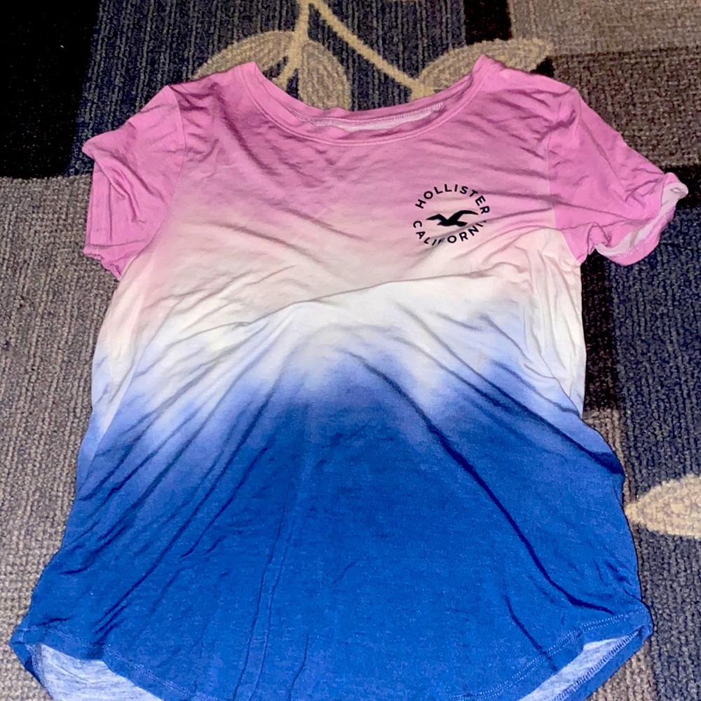 small hollister t shirt